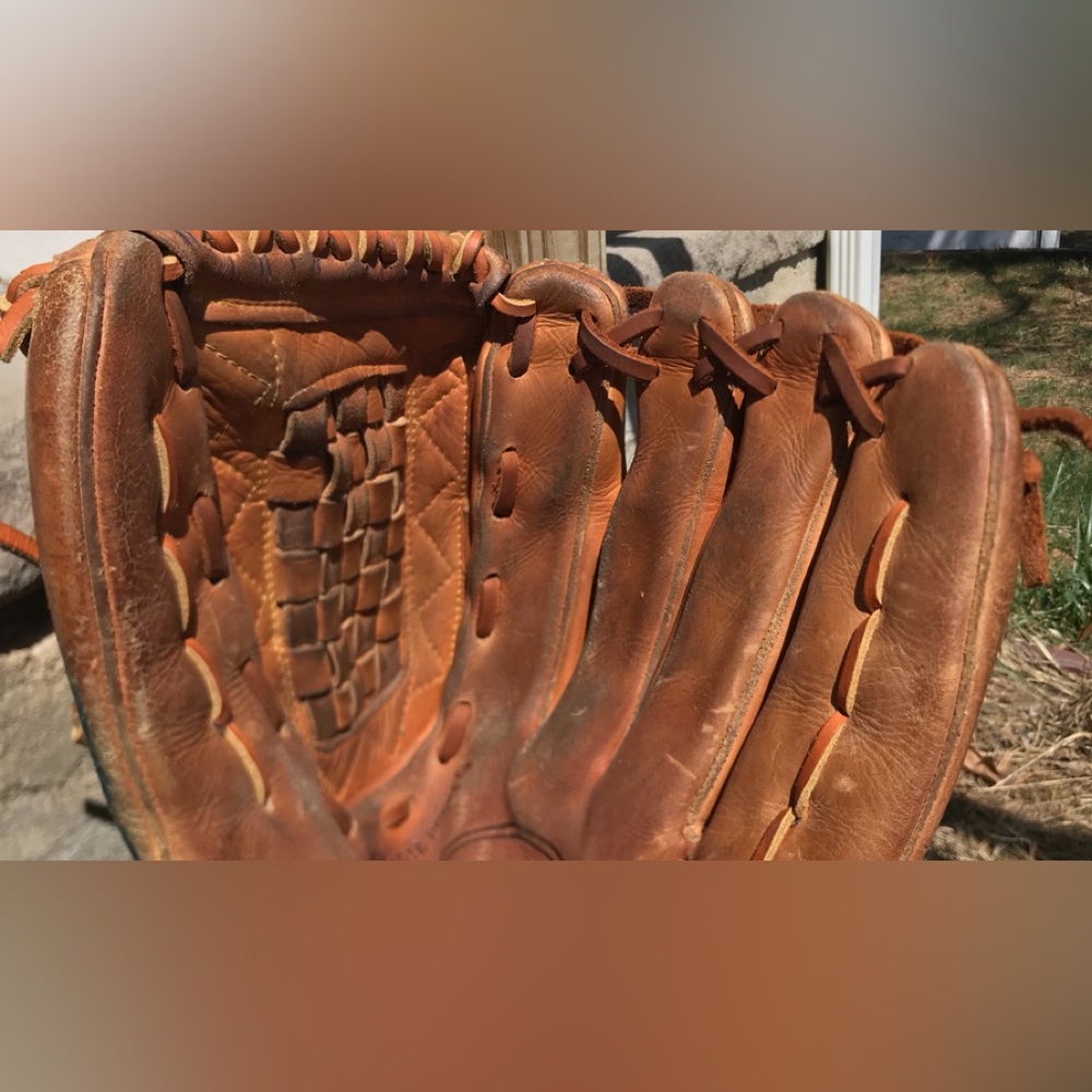 WILSON A2000 SOFTBALL BASEBALL GLOVE. JAPAN MFG. R-throw. - Picture 2 of 16